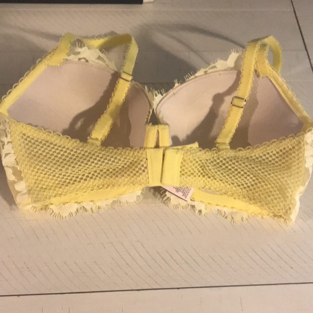 Victoria’s Secret Bra - Picture 2 of 4